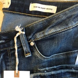 NWT Jessica Simpson Kiss Me Skinny SZ-30